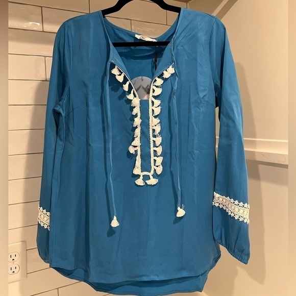 Line & Dot Long Sleeve Boho Tassel Shirt. Size Medium. NWT!! - Picture 4 of 10
